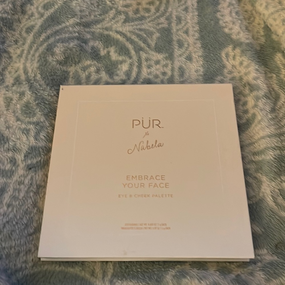 PUR Embrace your face eye and cheek palette
